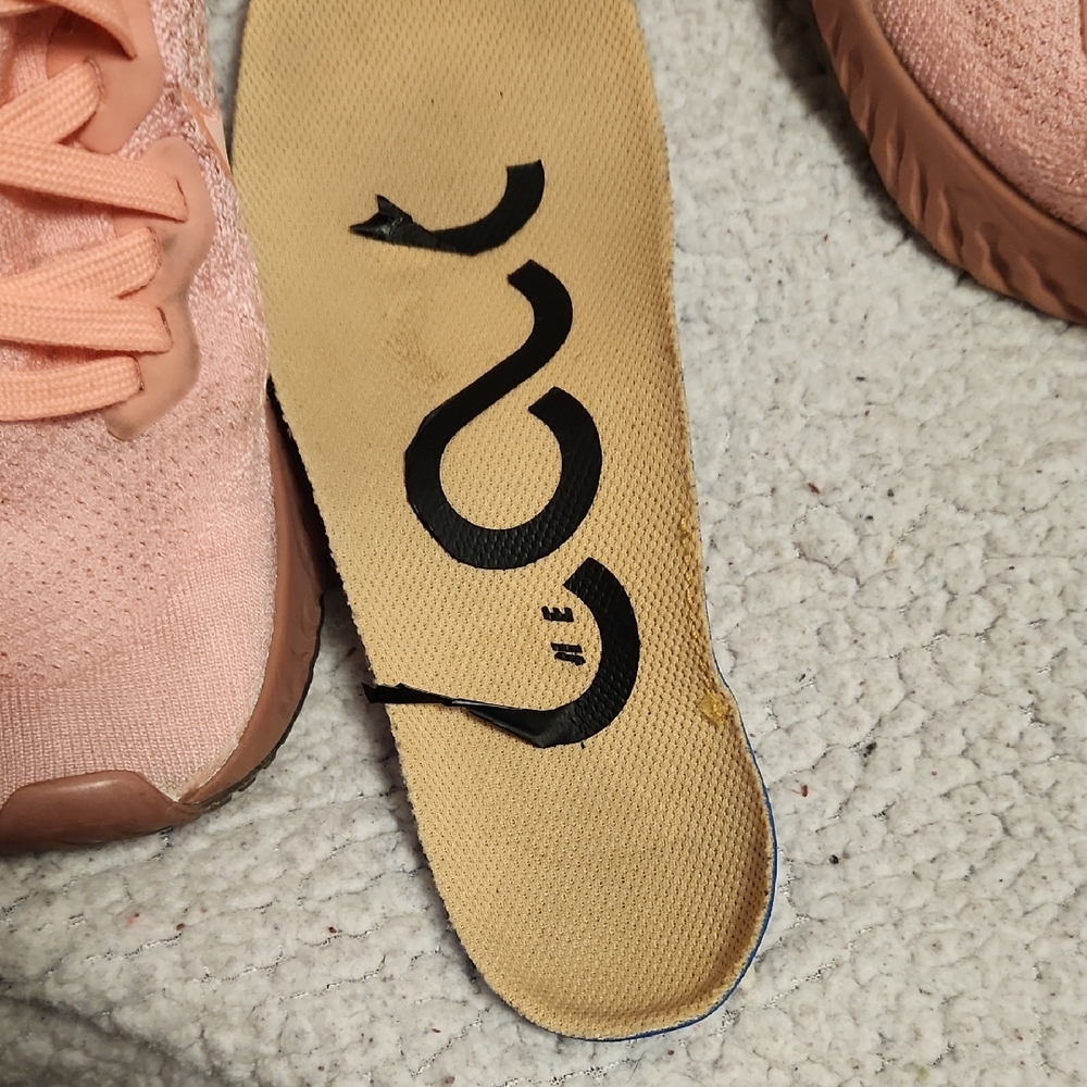 Nike Women's Peach Sneakers - Picture 4 of 5